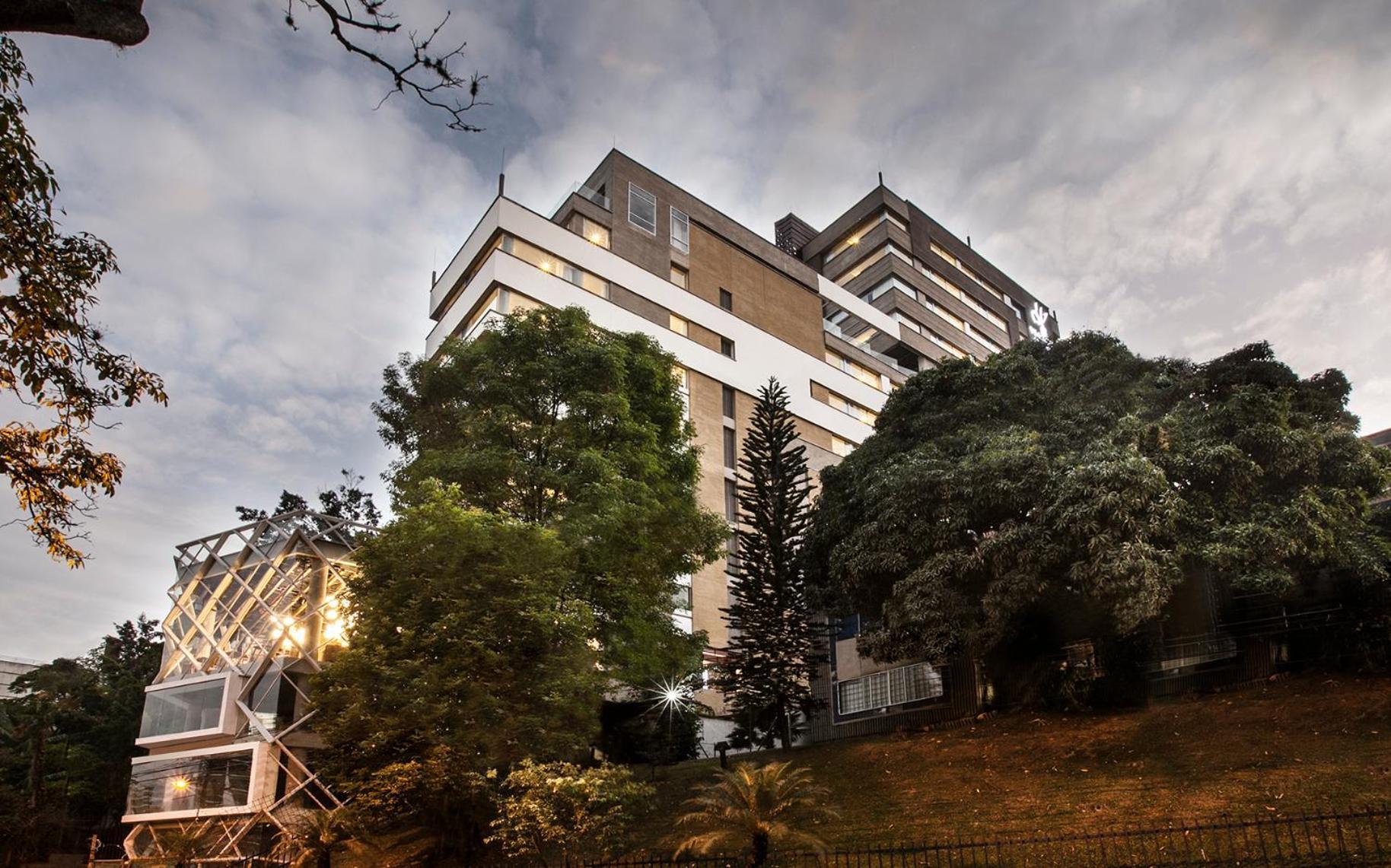 V Grand Hotel, A Member Of Radisson Individuals Меделин Екстериор снимка